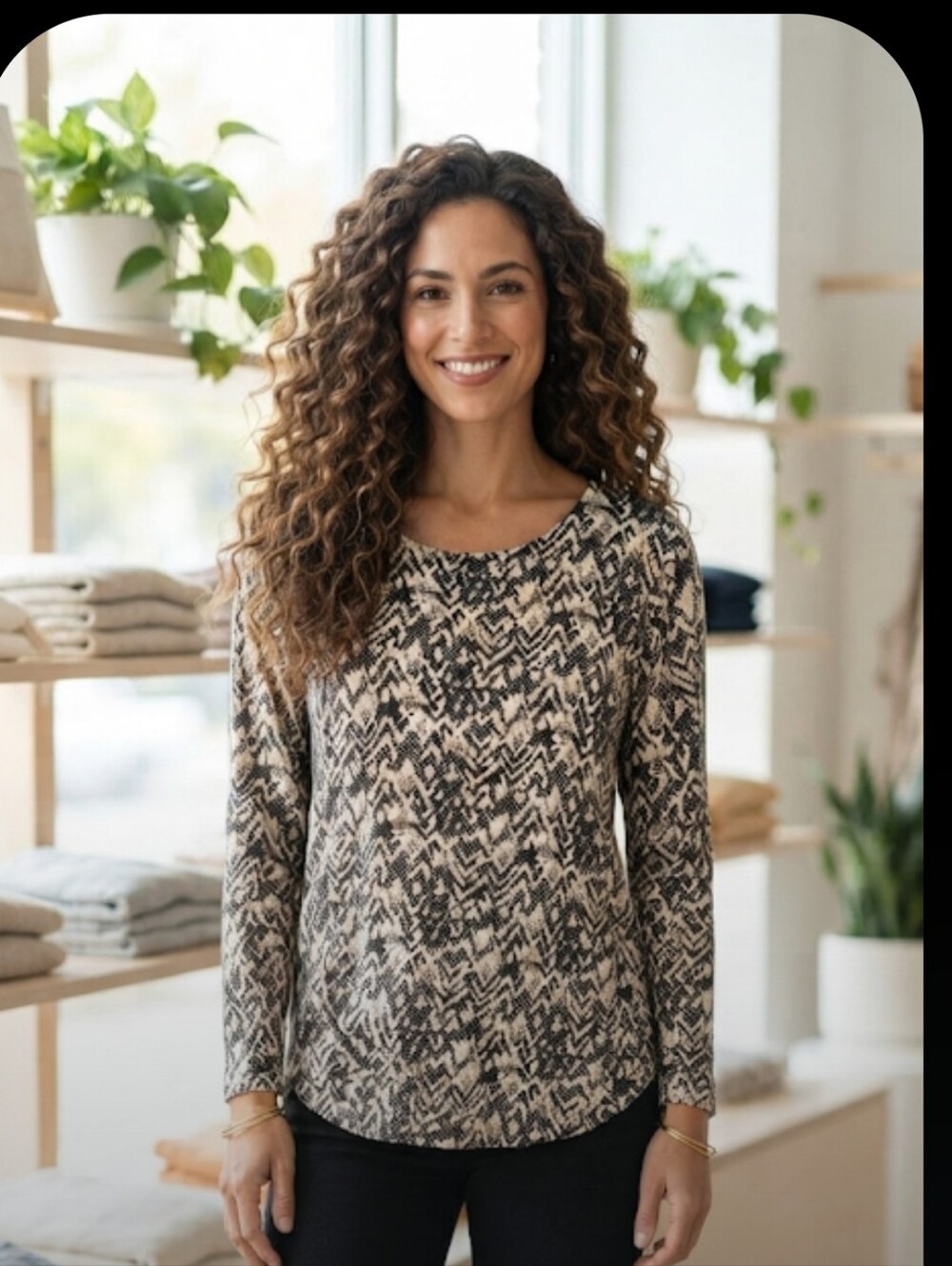 Mario Serrani Women’s Black and Cream Long-Sleeve Printed Top